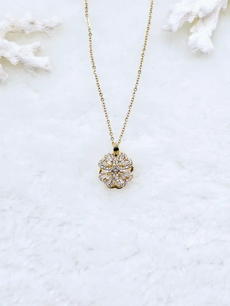 Sparkling Crystal Flower Pendant Necklace - Artificial Yellow Gold