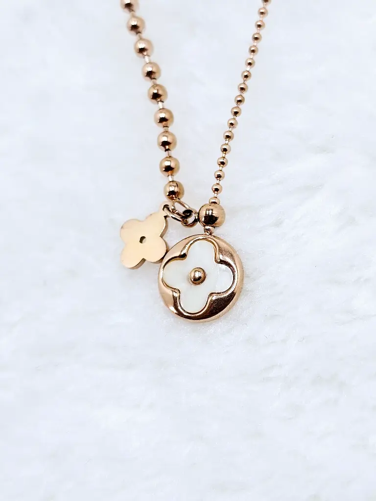 Layered Clover Charm Necklace with MOP - Artificial Rose Gold