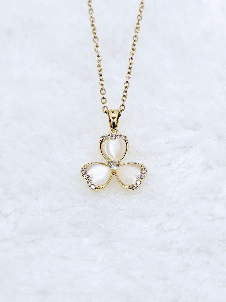 Three-Leaf Clover Necklace with Mother of Pearl - Artificial Yellow Gold