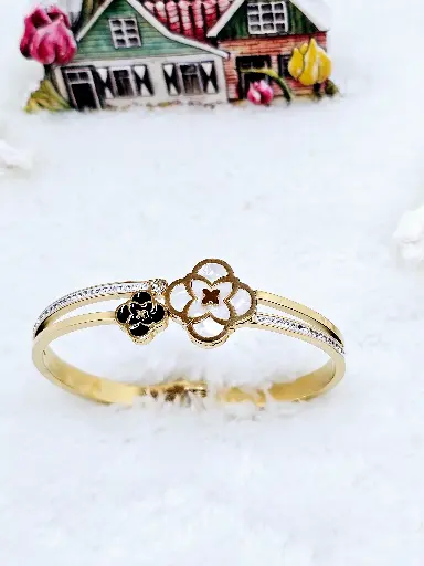 [0201002] Clover & Flower Bracelet - Artificial Yellow Gold